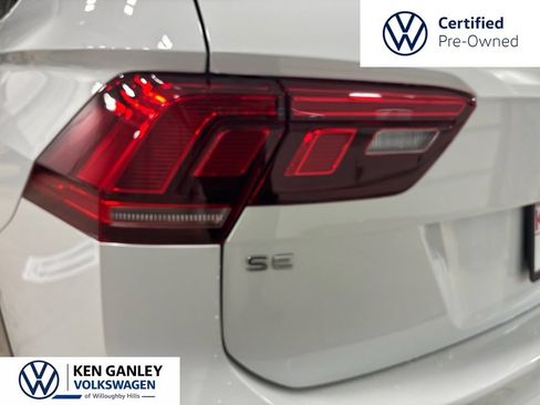 Certified 2024 Volkswagen Tiguan SE w/ Panoramic Sunroof Package AWD/4WD image 8