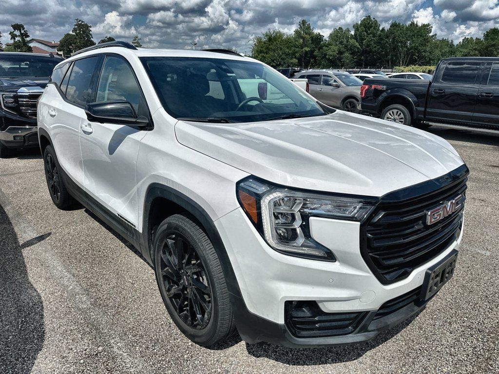 Used 2023 GMC Terrain SLT w/ Tech Package AWD/4WD image 3