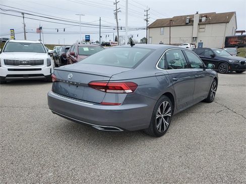 Used 2022 Volkswagen Passat 2.0T SE image 4