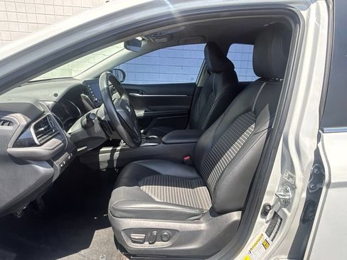 Used 2023 Toyota Camry SE FWD image 4