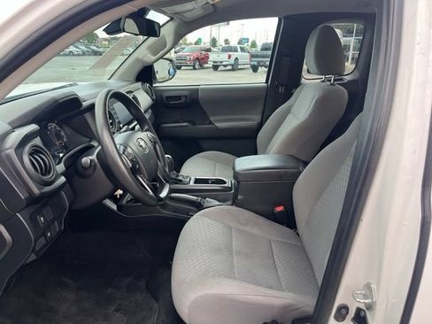 Used 2022 Toyota Tacoma SR RWD image 5