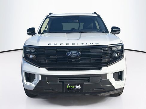 Used 2025 Ford Expedition Active AWD/4WD image 2