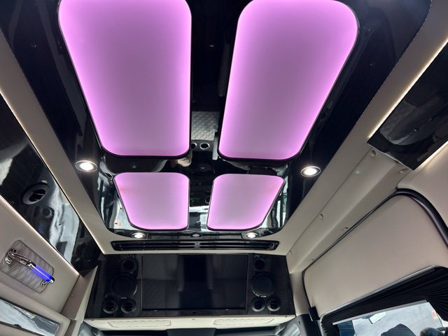 Used 2025 Mercedes-Benz Sprinter 2500 image 39