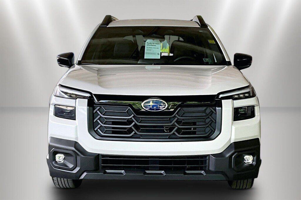 Used 2026 Subaru Outback Premium AWD/4WD image 2