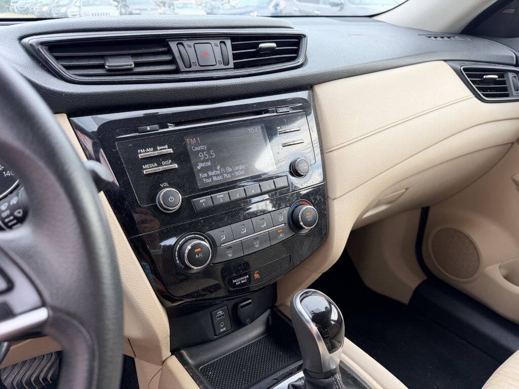Used 2017 Nissan Rogue S AWD/4WD image 11