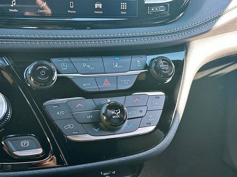 New 2026 Chrysler Pacifica Select image 16