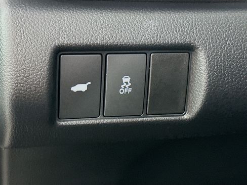 Used 2025 Honda Pilot Touring image 17