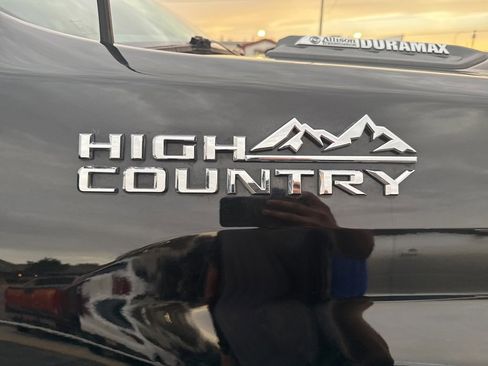 Used 2021 Chevrolet Silverado 2500 High Country w/ Technology Package image 6