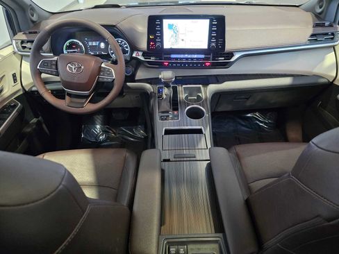 Used 2023 Toyota Sienna Platinum image 20