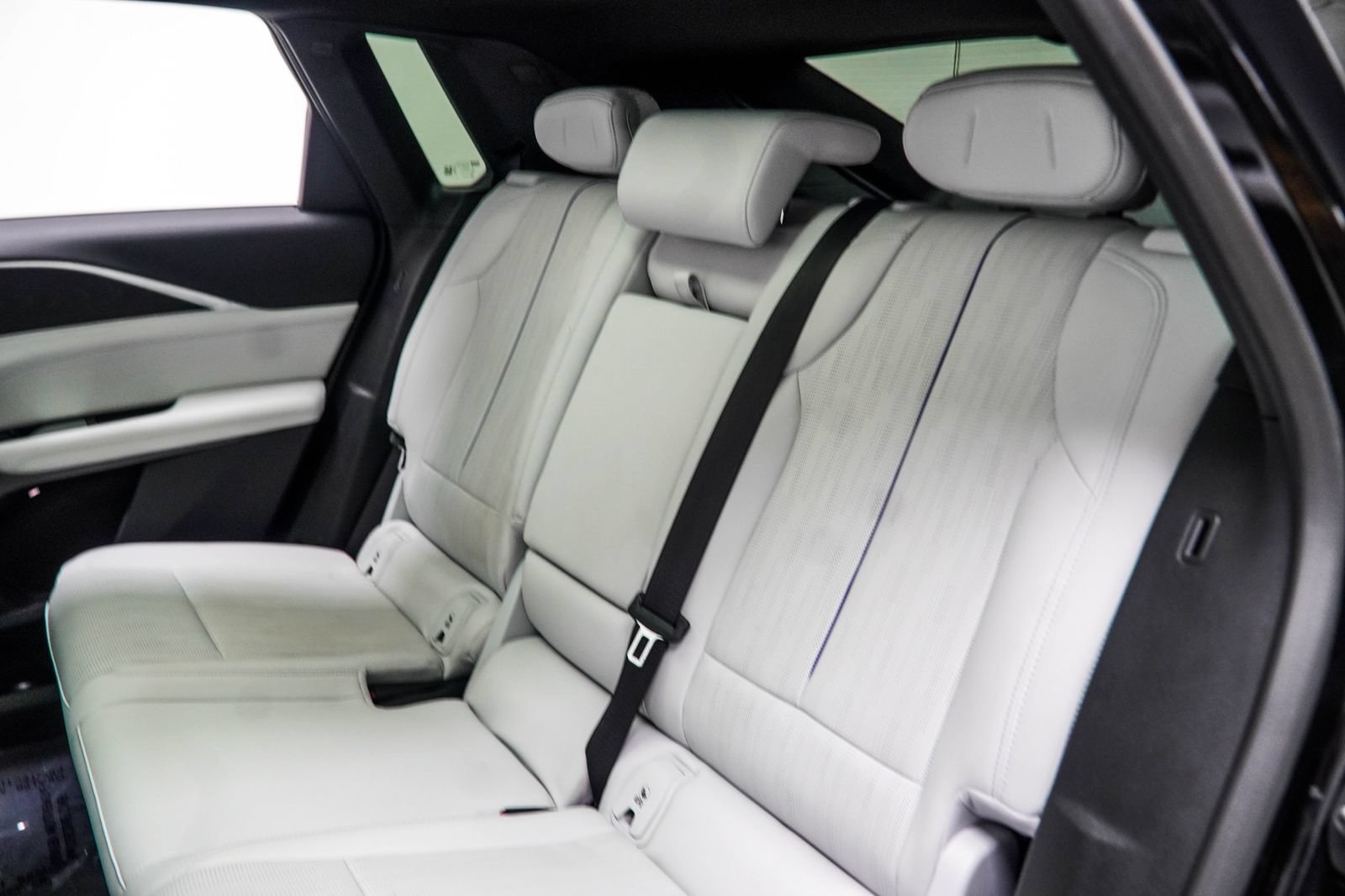 Used 2024 Cadillac Lyriq Sport RWD image 44