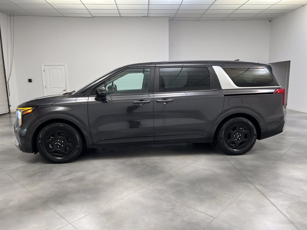 Used 2025 Kia Carnival FWD image 5