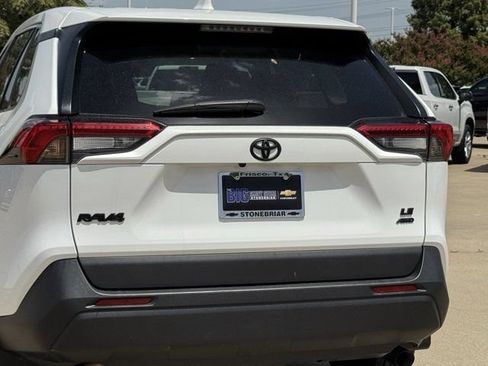 Used 2022 Toyota RAV4 LE AWD/4WD image 8