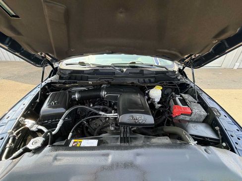 Used 2019 RAM 1500 Warlock AWD/4WD image 17