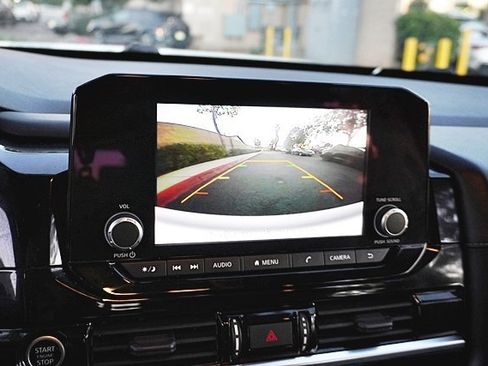 Used 2023 Nissan Pathfinder SV image 25