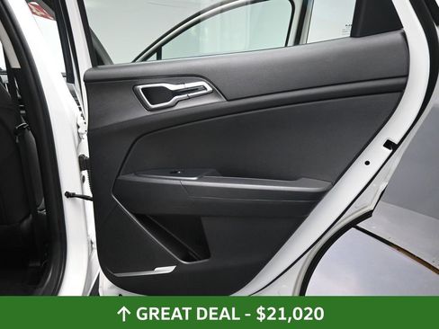 Used 2024 Kia Sportage LX image 23