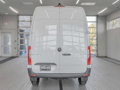 Used 2025 Mercedes-Benz Sprinter 2500 image 14