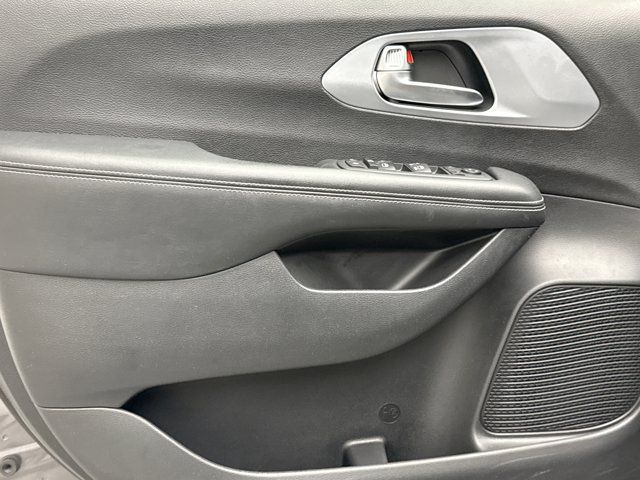 Used 2020 Chrysler Pacifica Touring w/ S Appearance Package FWD image 9