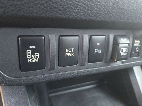 Used 2019 Toyota Tacoma TRD Sport w/ Technology Package RWD image 30