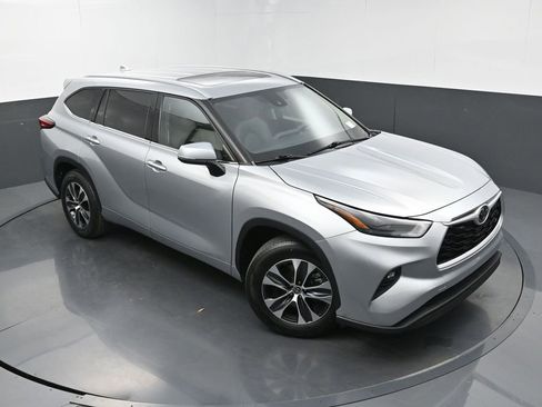 Used 2022 Toyota Highlander XLE image 34