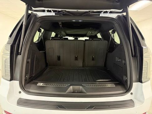 New 2026 Chevrolet Suburban Premier image 8