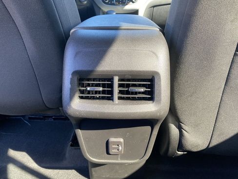 Used 2023 Chevrolet Equinox LT w/ Driver Convenience Package image 29