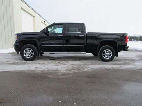 Used 2015 GMC Sierra 2500 Denali w/ Duramax Plus Package image 4