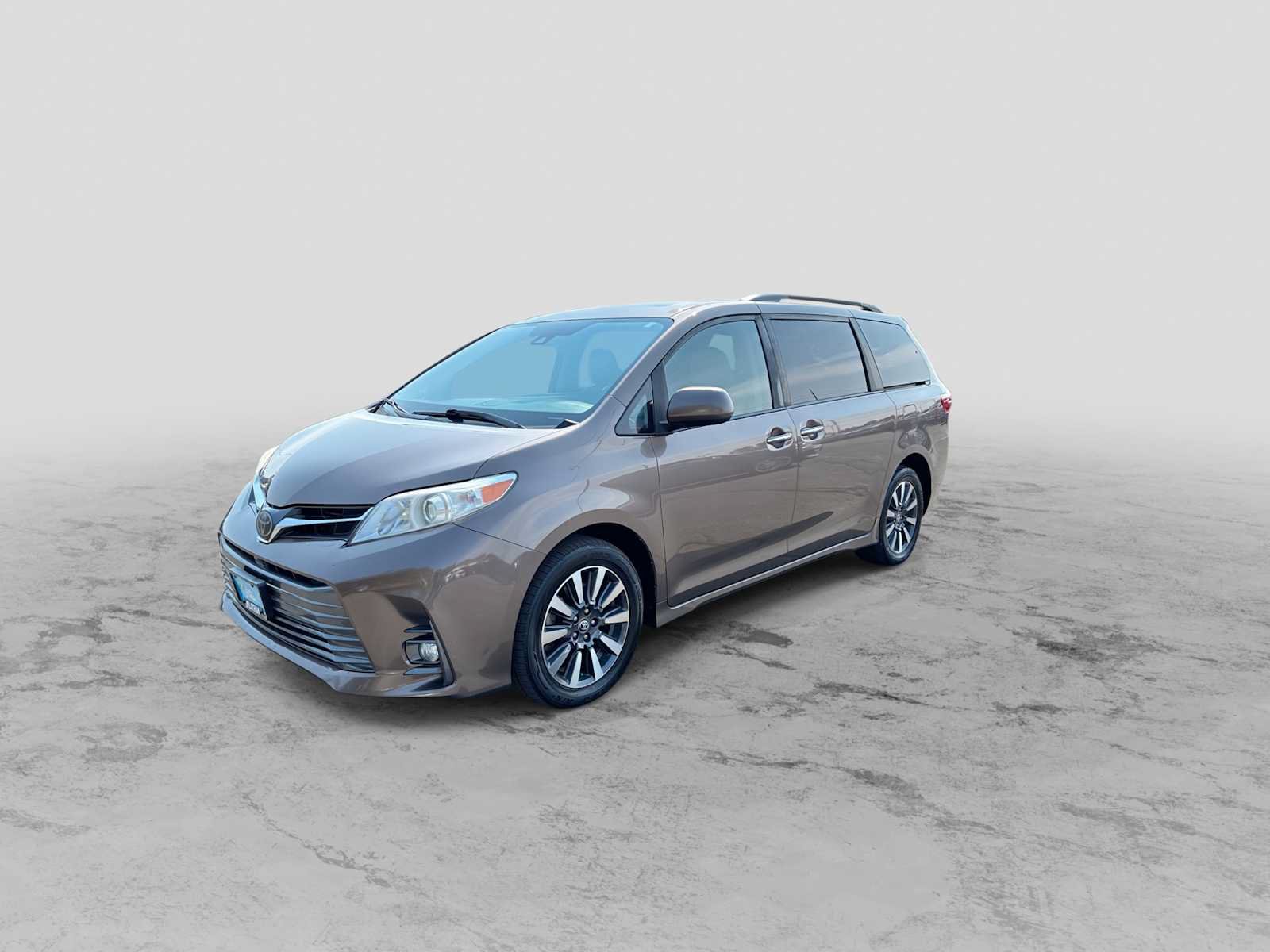 Used 2020 Toyota Sienna XLE w/ XLE Navigation Package AWD/4WD image 4