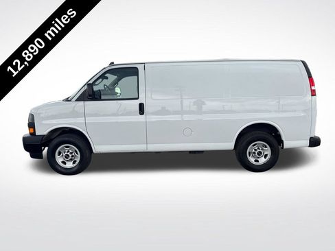 Used 2023 GMC Savana 3500 w/ Driver Convenience Package RWD image 2