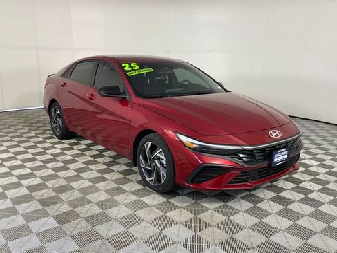 Used 2025 Hyundai Elantra Sport FWD image 17