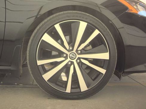 Used 2020 Nissan Altima 2.0 Platinum image 10