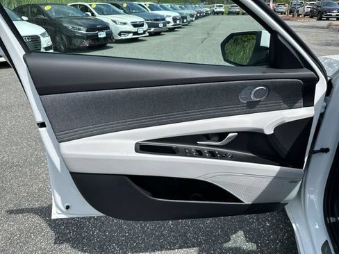 New 2026 Hyundai Elantra Limited FWD image 10
