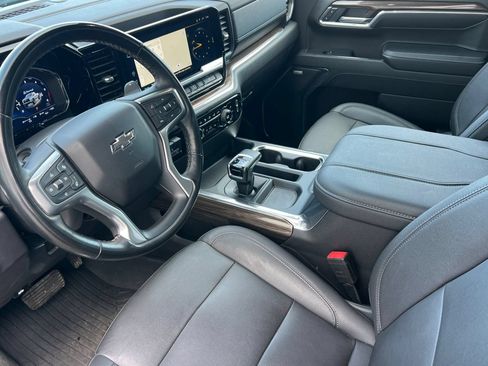 Used 2023 Chevrolet Silverado 1500 LT Trail Boss w/ LT Trail Boss Premium Package AWD/4WD image 11