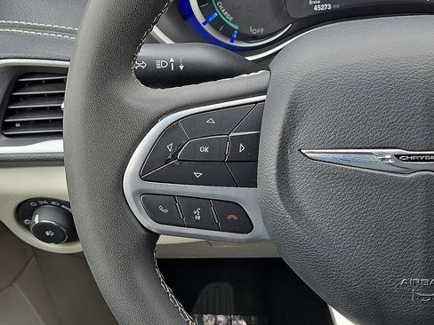 Used 2024 Chrysler Pacifica Limited FWD image 20