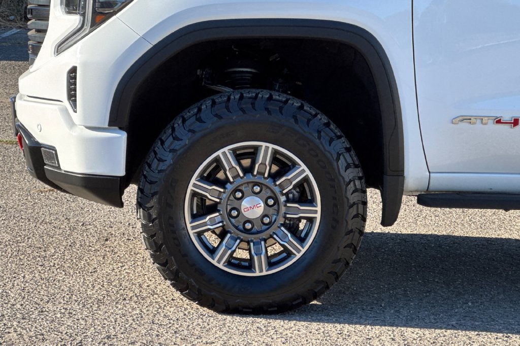 Used 2024 GMC Sierra 1500 AT4 w/ Technology Package AWD/4WD image 33