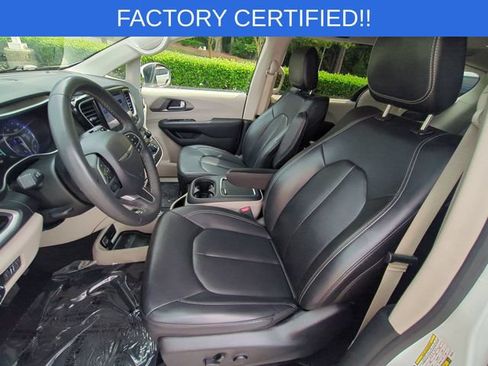Certified 2023 Chrysler Pacifica Touring-L FWD image 16