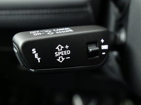 Used 2025 Audi Q6 e-tron Premium image 51