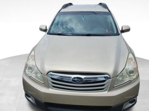 Used 2010 Subaru Outback 2.5i Premium AWD/4WD image 2