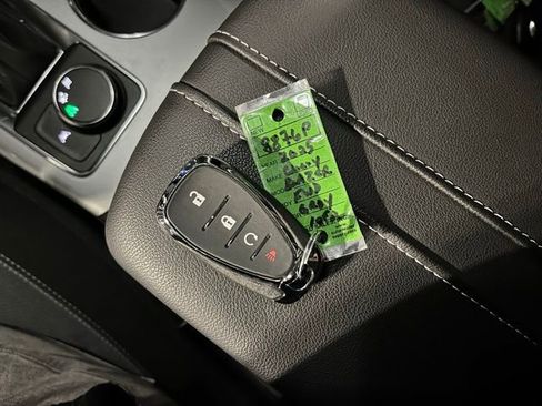 Used 2025 Chevrolet Blazer LT image 32