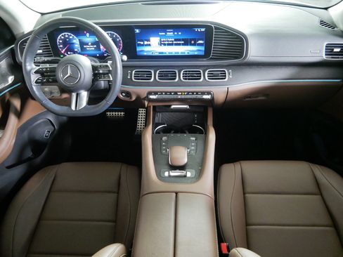 Used 2024 Mercedes-Benz GLS 450 4MATIC image 10