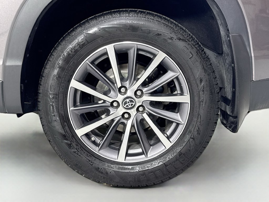 Used 2019 Toyota Highlander XLE AWD/4WD image 10