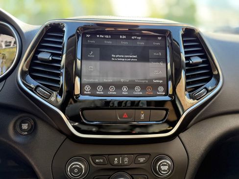 Used 2022 Jeep Cherokee Limited AWD/4WD image 13