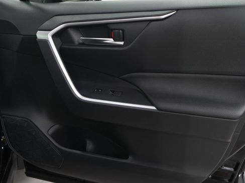 Used 2025 Toyota RAV4 XLE w/ Convenience Package image 9