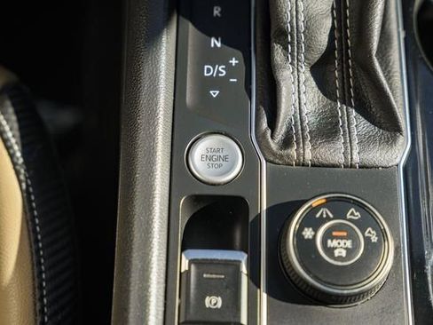 Used 2023 Volkswagen Atlas Cross Sport SE w/ Panoramic Sunroof Package image 18