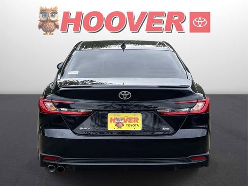 Used 2025 Toyota Camry SE image 3