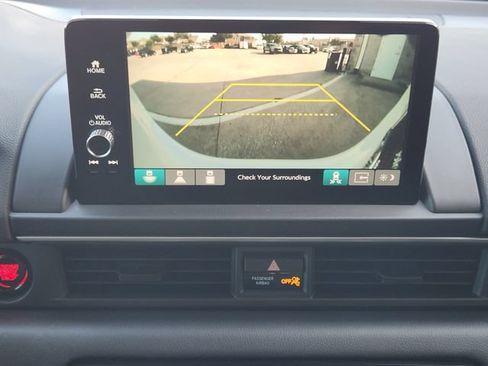 Used 2025 Honda Pilot EX-L image 6