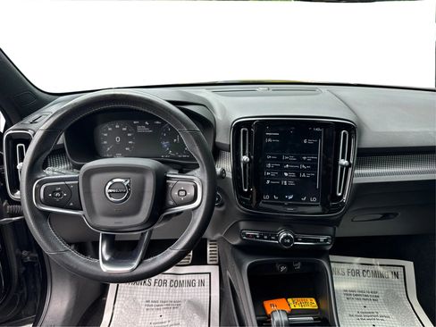 Used 2021 Volvo XC40 T5 R-Design w/ Climate Package image 27
