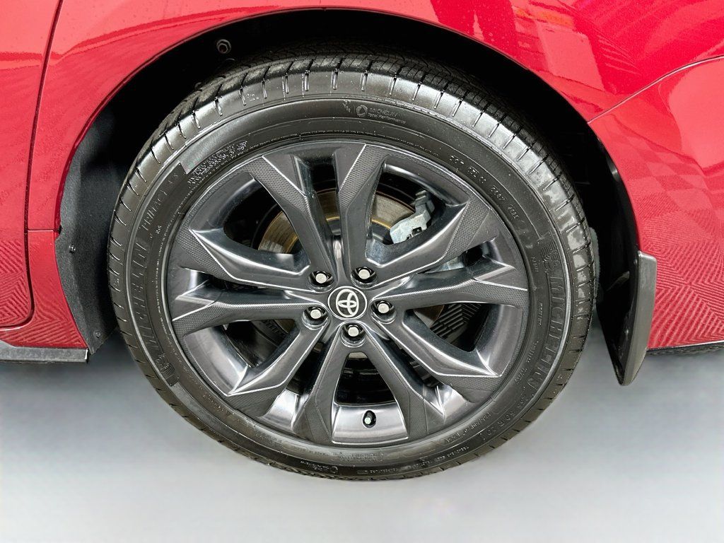 Used 2026 Toyota Sienna XSE FWD image 32