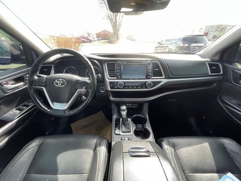 Used 2017 Toyota Highlander Limited Platinum image 19
