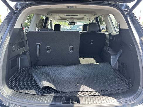 Used 2023 Kia Telluride EX w/ EX Captain's Chair Package FWD image 33
