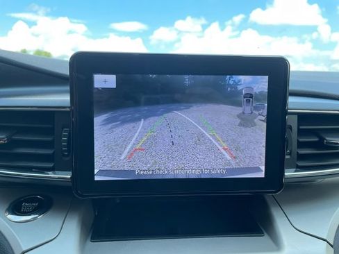 Used 2022 Ford Explorer XLT w/ Equipment Group 202A AWD/4WD image 30